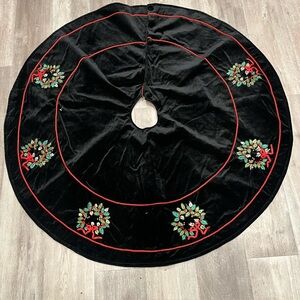 Vintage Waverly Tree Skirt Crewel Work Embroidered Velvet Lined Christmas Tree